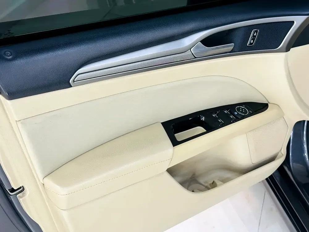 FORD FUSION 2016 GCC SPECS WELL MAINTAINED CAR 4 CYLINDER - Image 9