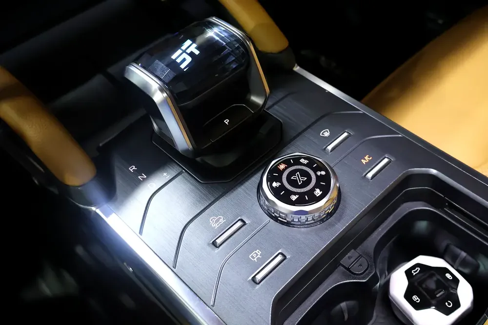 2025!! Jetour T2 Pro+ || Defender Body Kit || Under Warranty tell 2030 || star roof || Interior Tan - Image 8