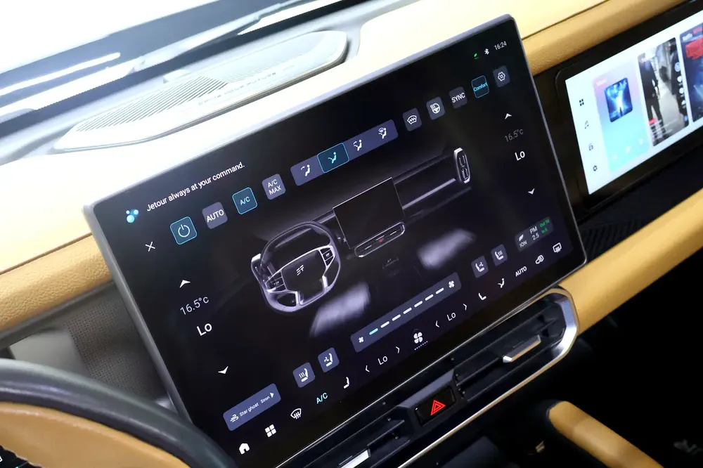2025!! Jetour T2 Pro+ || Defender Body Kit || Under Warranty tell 2030 || star roof || Interior Tan - Image 9