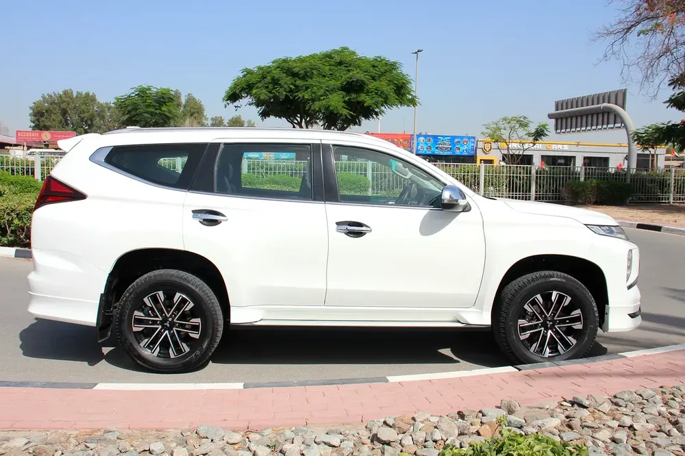 2023 Mitsubishi Montero Sport GLS 4WD Top Line | GCC! Bank loan can be arranged! - Image 4
