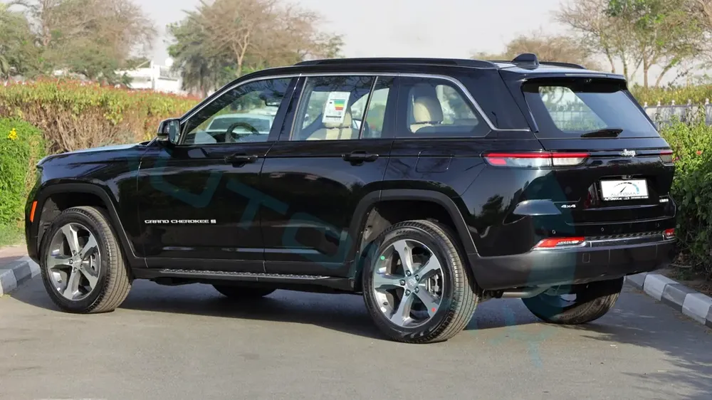 2025 JEEP GRAND CHEROKEE LIMITED PLUS LUXURY V6 3.6L 4X4 GCC With 3 Yrs or 60K Km Warranty - Image 5