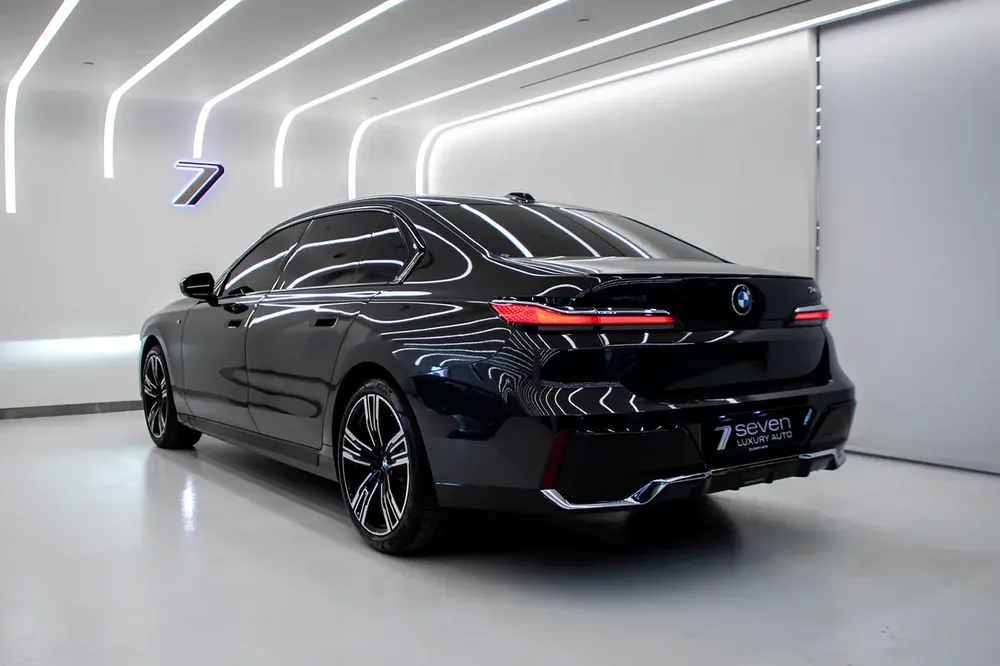 2023 | BMW 740i | SPORT | GCC | WARRANTY AND SERVICE CONTRACT | EXCELENT CONDITION | - Image 4