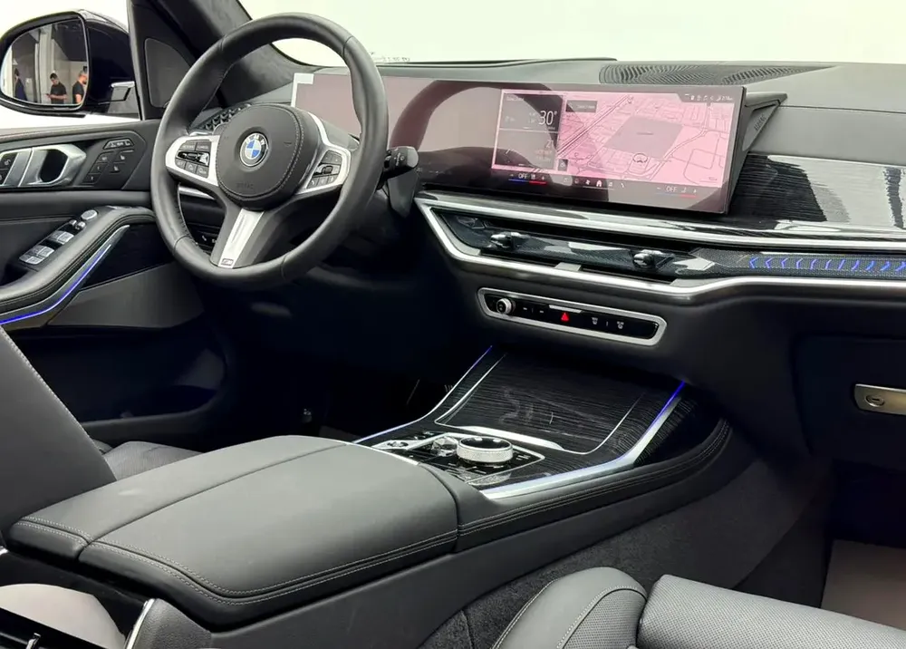 2025 BMW X7 xDrive40i M-Sport Pro, 2030 BMW Warranty + Service Pack, Low Km, Fully Loaded, GCC - Image 10