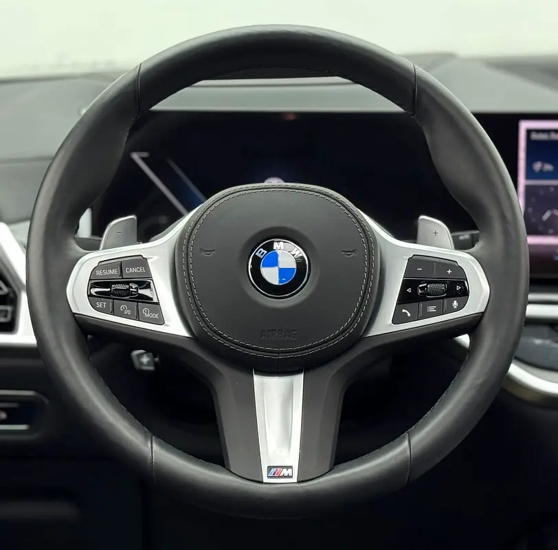 2025 BMW X7 xDrive40i M-Sport Pro, 2030 BMW Warranty + Service Pack, Low Km, Fully Loaded, GCC - Image 14