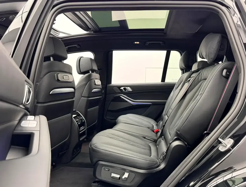 2025 BMW X7 xDrive40i M-Sport Pro, 2030 BMW Warranty + Service Pack, Low Km, Fully Loaded, GCC - Image 16