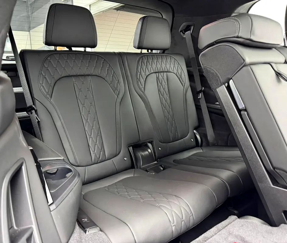 2025 BMW X7 xDrive40i M-Sport Pro, 2030 BMW Warranty + Service Pack, Low Km, Fully Loaded, GCC - Image 17