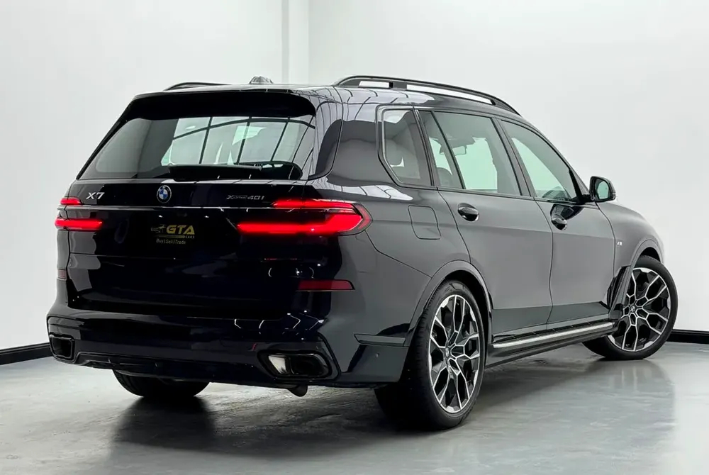 2025 BMW X7 xDrive40i M-Sport Pro, 2030 BMW Warranty + Service Pack, Low Km, Fully Loaded, GCC - Image 4