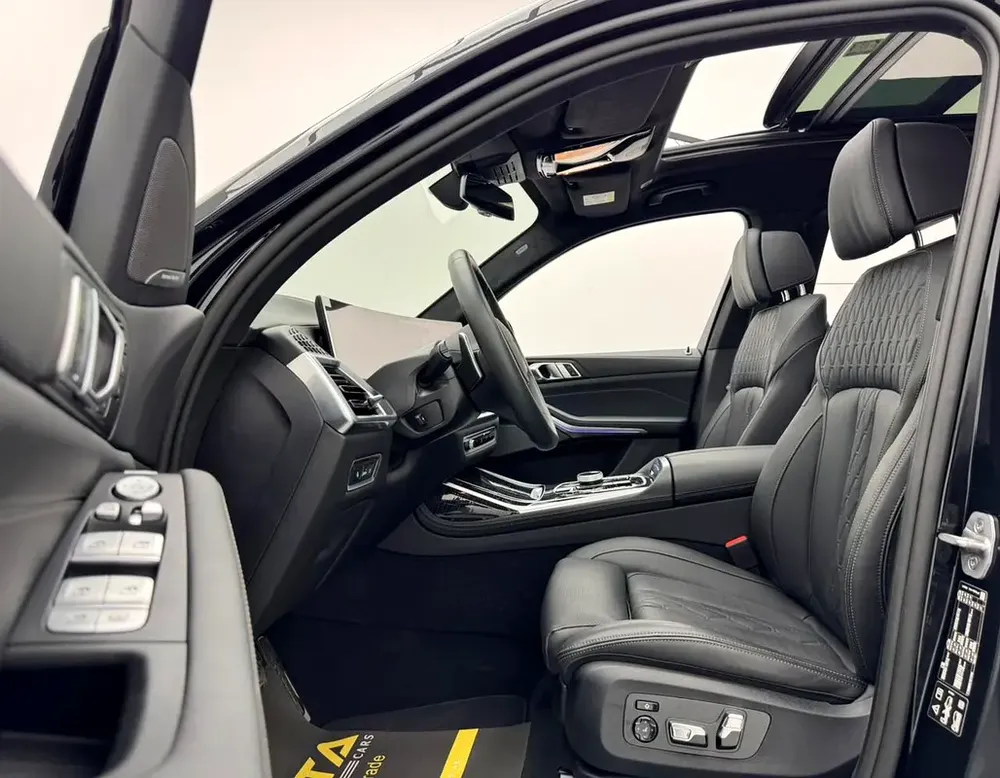 2025 BMW X7 xDrive40i M-Sport Pro, 2030 BMW Warranty + Service Pack, Low Km, Fully Loaded, GCC - Image 7