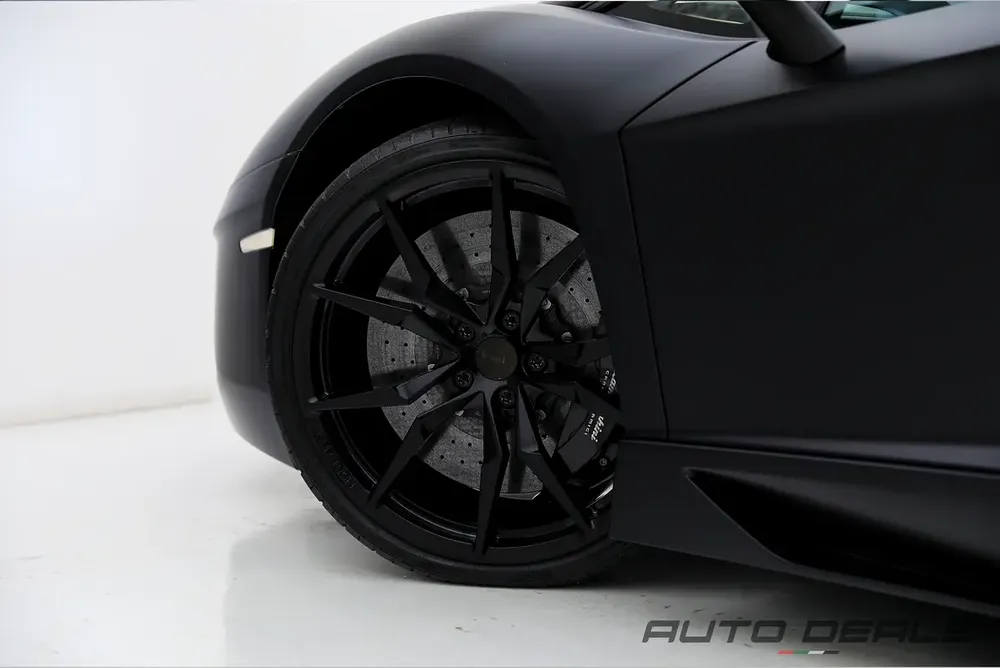 2014 Lamborghini Aventador LP 700-4 Roadster | GCC | Low Mileage | Iconic V12 | Fully Loaded - Image 12