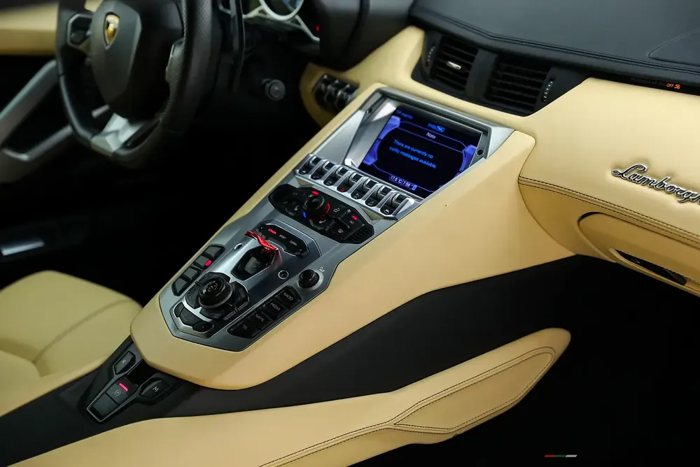 2014 Lamborghini Aventador LP 700-4 Roadster | GCC | Low Mileage | Iconic V12 | Fully Loaded - Image 15