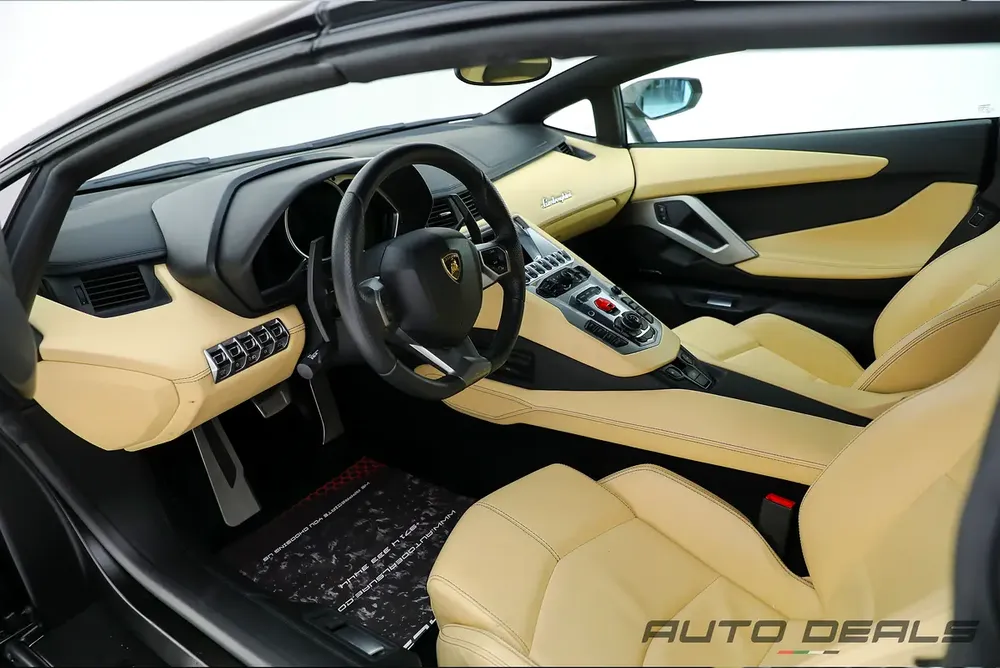 2014 Lamborghini Aventador LP 700-4 Roadster | GCC | Low Mileage | Iconic V12 | Fully Loaded - Image 19