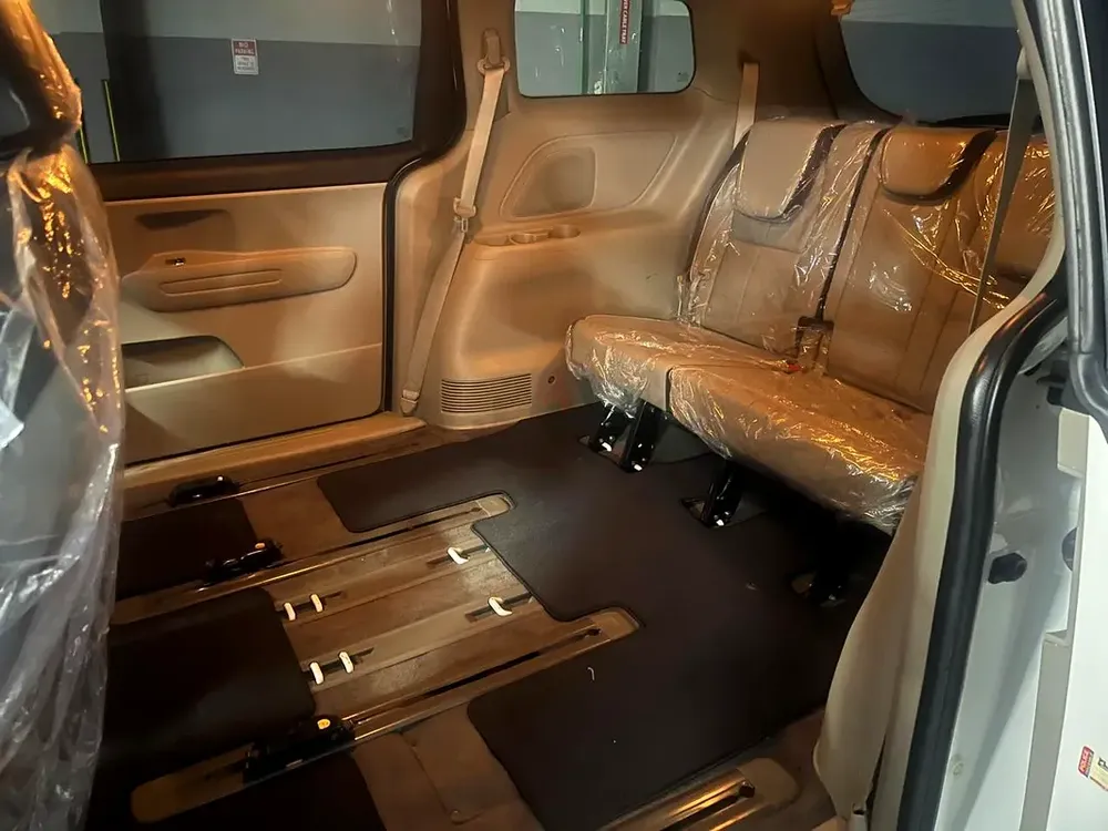 2020 KIA SEDONA LX (CANADIAN SPEC, LEATHER, REAR DVD) - Image 12
