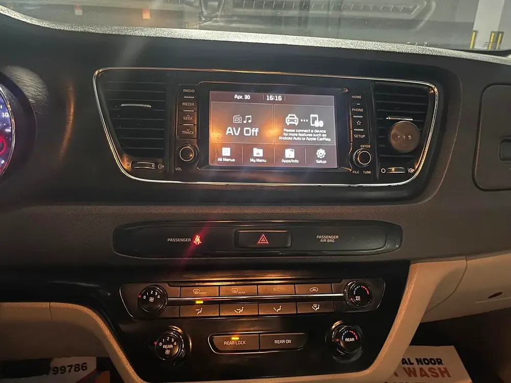 2020 KIA SEDONA LX (CANADIAN SPEC, LEATHER, REAR DVD) - Image 14