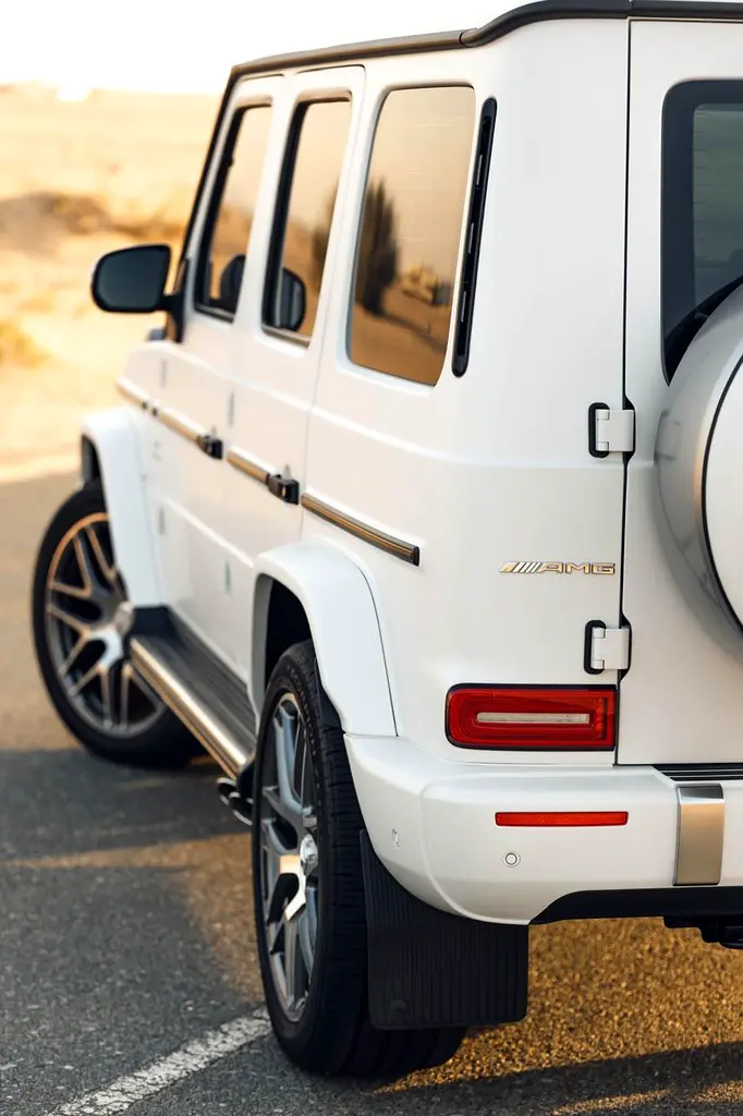 Mercedes G-63 AMG Manufactur 2022 - GCC Specs, Pristine Condition, Official Dealer Service History - Image 4