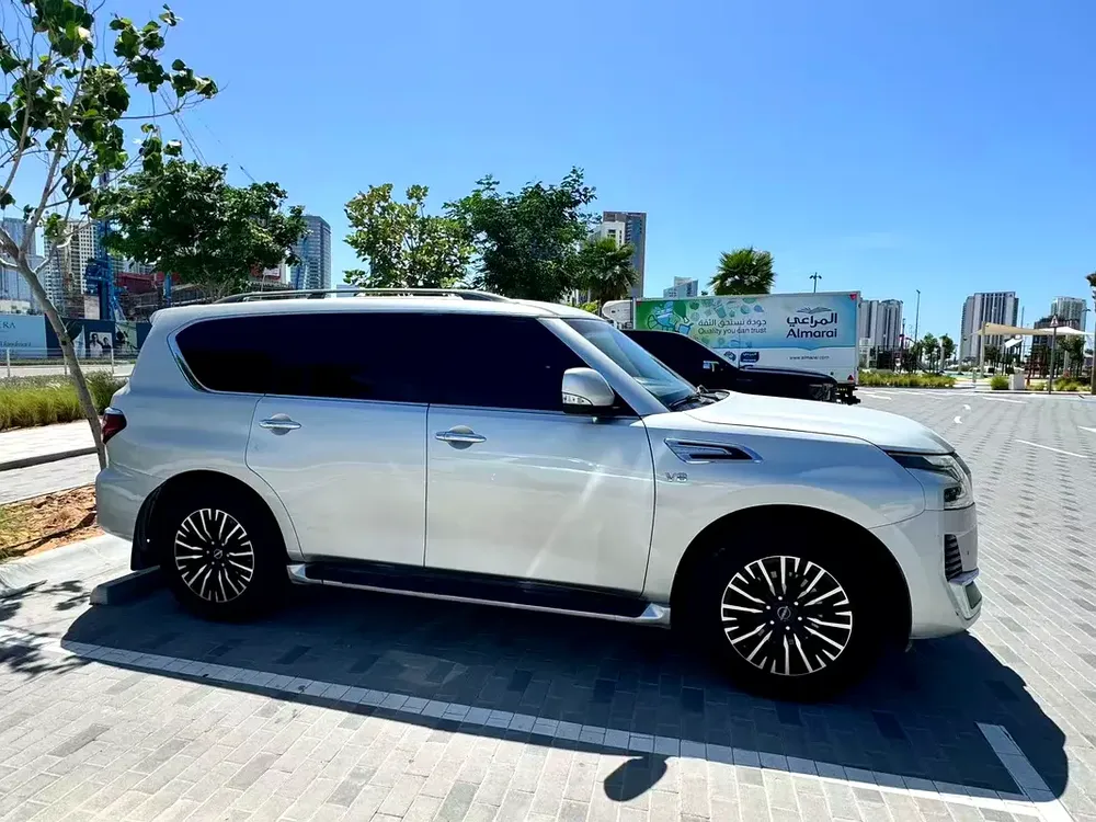 2019 Nissan Armada SE - American Specs - GCC Car - Image 4