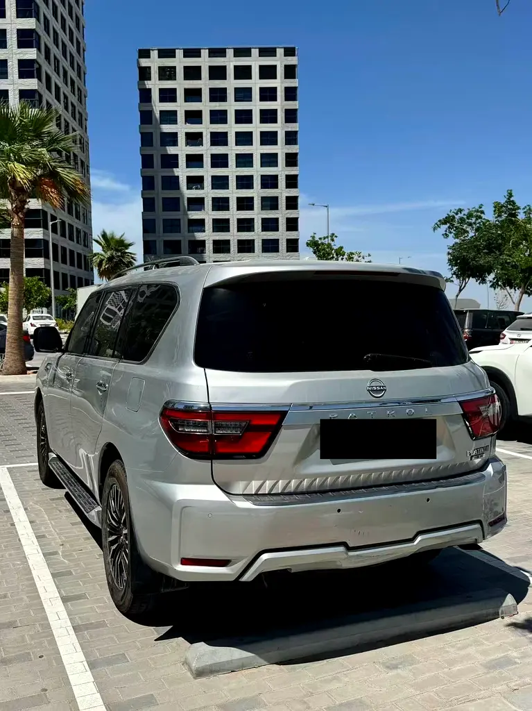 2019 Nissan Armada SE - American Specs - GCC Car - Image 5