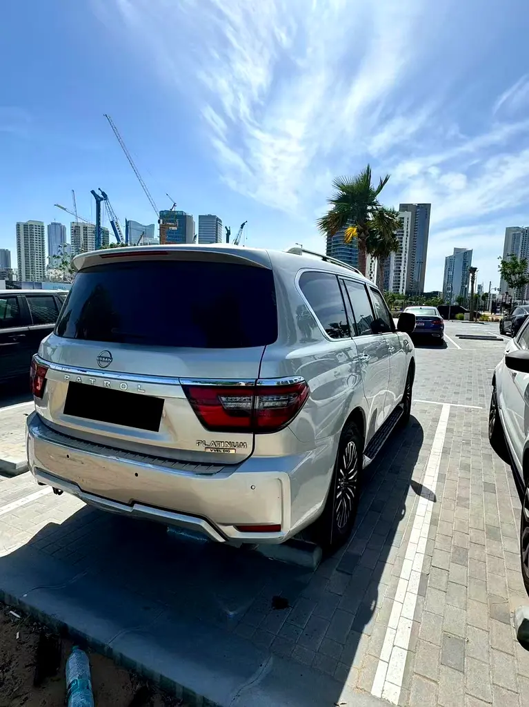 2019 Nissan Armada SE - American Specs - GCC Car - Image 6