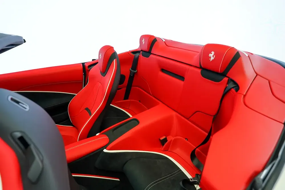 SERVICE TILL JULY 2032 | CARBON EXTERIOR | ROMA SPIDER - Image 17