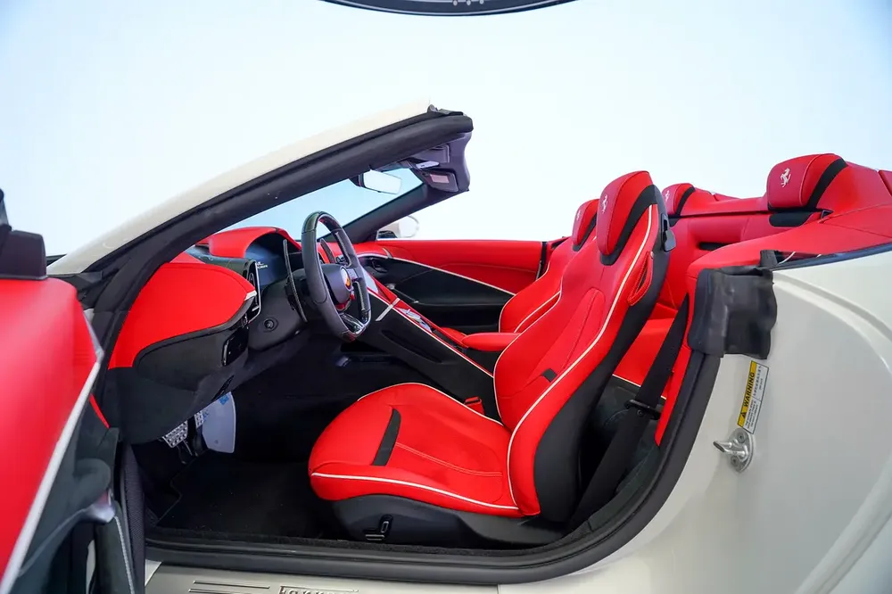 SERVICE TILL JULY 2032 | CARBON EXTERIOR | ROMA SPIDER - Image 18