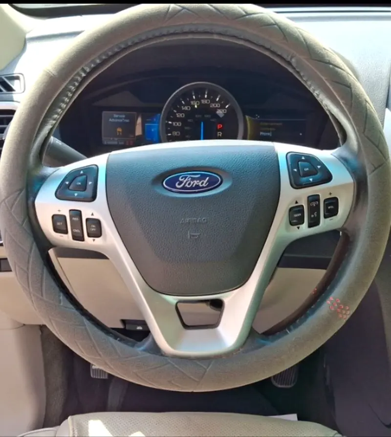 Ford Explorer 2015 XLT GCC Specs - Well Maintained - Image 8