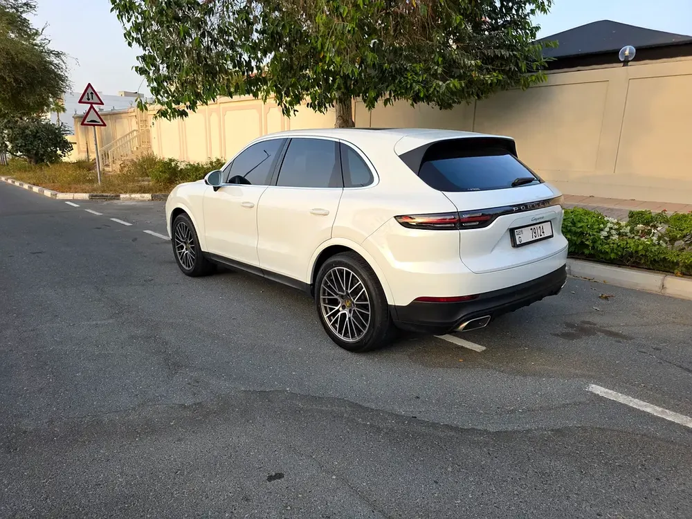 Porsche Cayenne Platinum Edition 2019 | GCC Specs | Low Mileage - Image 4