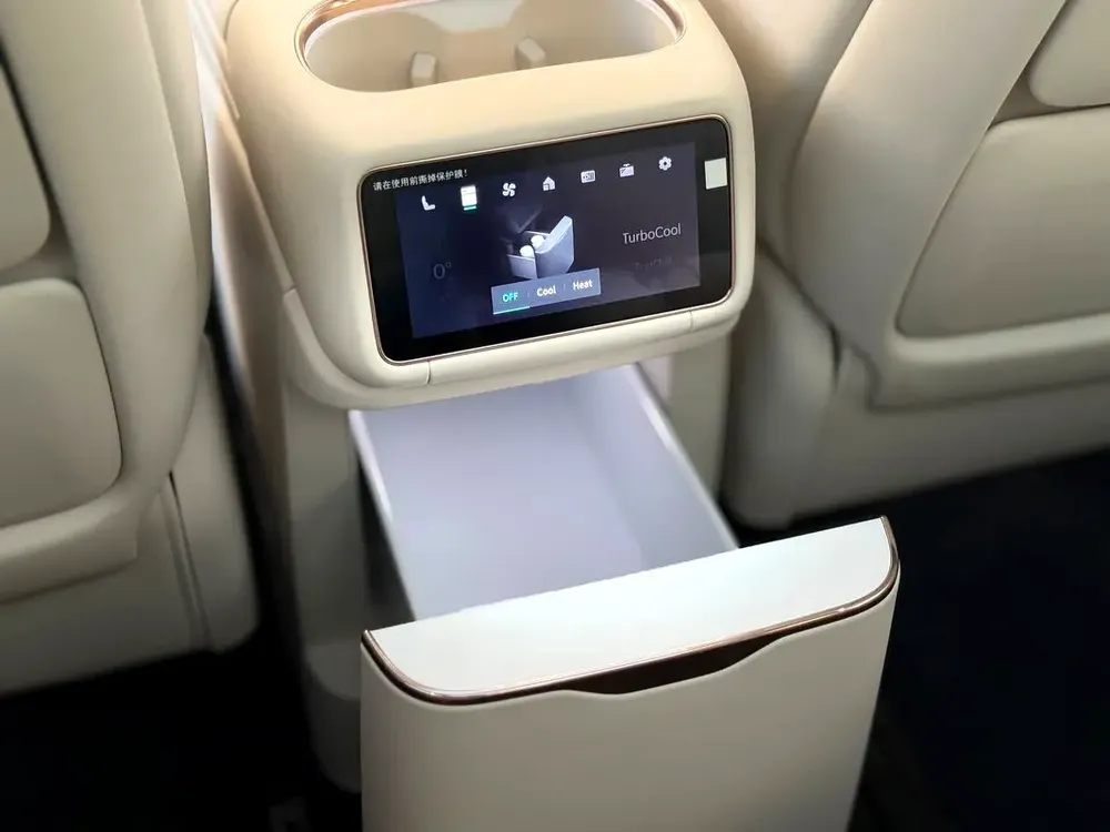 LynkCo 900 2.0 Ultra 2025 | Rotating seats | Brand New - Image 11