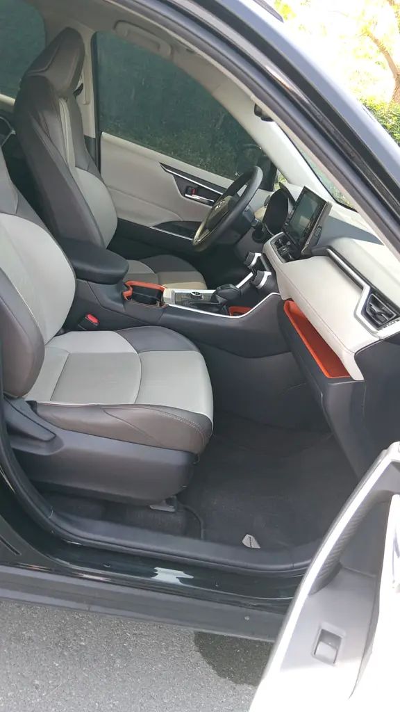 Toyota Rav 4 Fully Loaded Adventure 2020 GCC Specs Lady Driven - Image 13