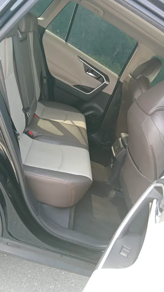 Toyota Rav 4 Fully Loaded Adventure 2020 GCC Specs Lady Driven - Image 14