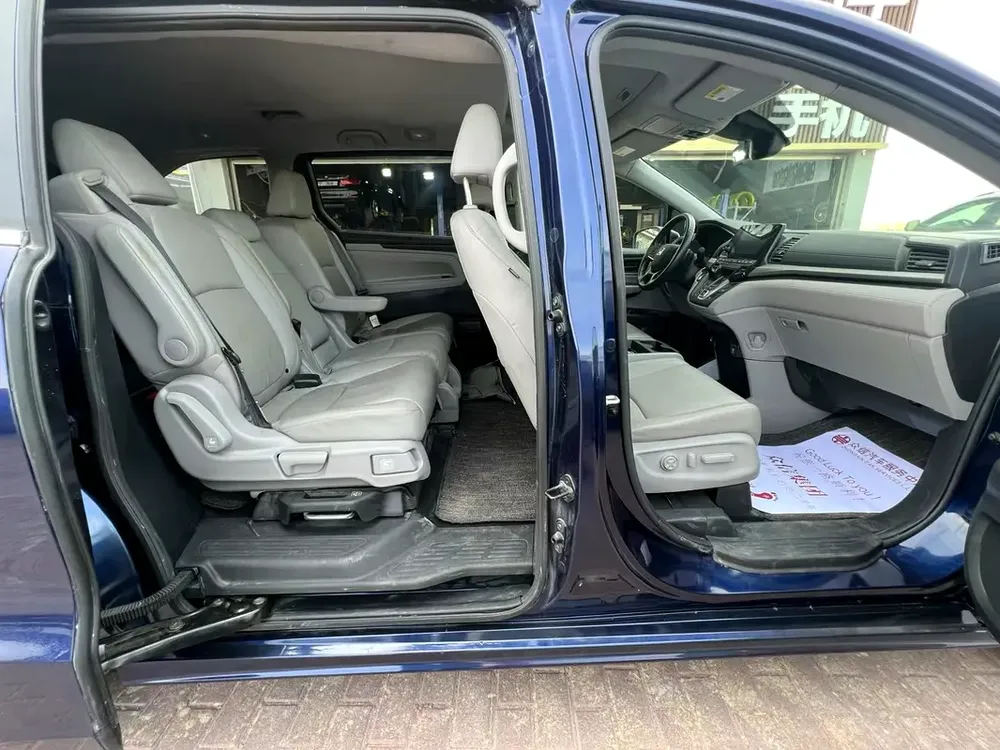 Honda Odyssey EX-L 2022, American Specs, Excellent Condition - Image 6