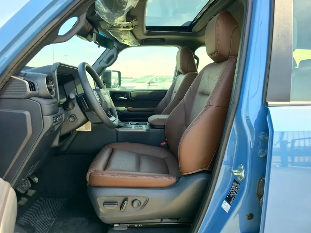 Toyota Prado Adventure 2024, GCC Specs - Brand New! - Image 4