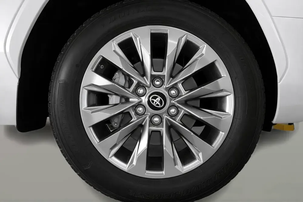 AED 4,331/month | Manufacturer Warranty | Service History | 30 Day Return | TOYOTA LAND CRUISER 2025 - Image 12