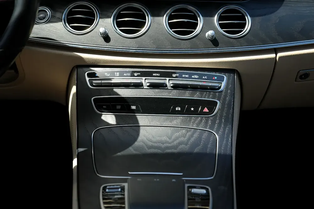2021 Mercedes-Benz E-Class E 200 GCC Specs - Mint Condition - Image 13