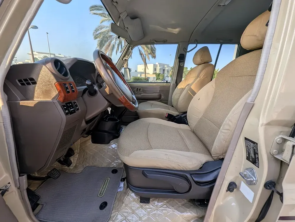 2016 Toyota Land Cruiser 70 Series LC 79 LX - DIESEL - GCC Specs - Ready for Adventure! - Image 10