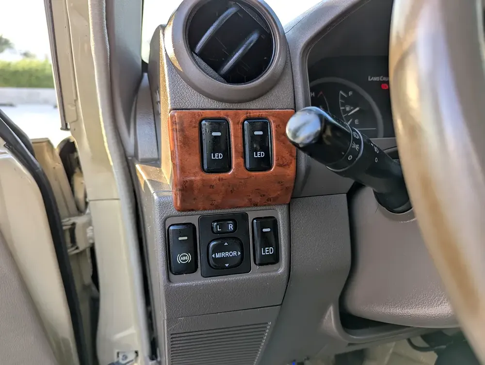 2016 Toyota Land Cruiser 70 Series LC 79 LX - DIESEL - GCC Specs - Ready for Adventure! - Image 11