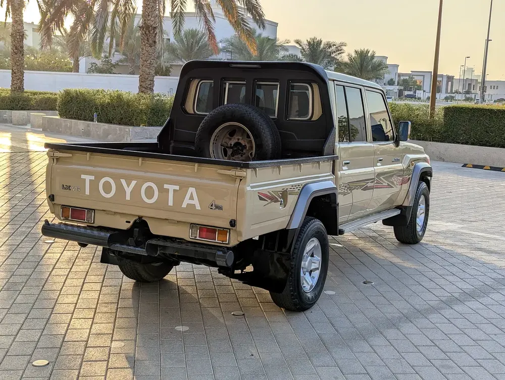 2016 Toyota Land Cruiser 70 Series LC 79 LX - DIESEL - GCC Specs - Ready for Adventure! - Image 16