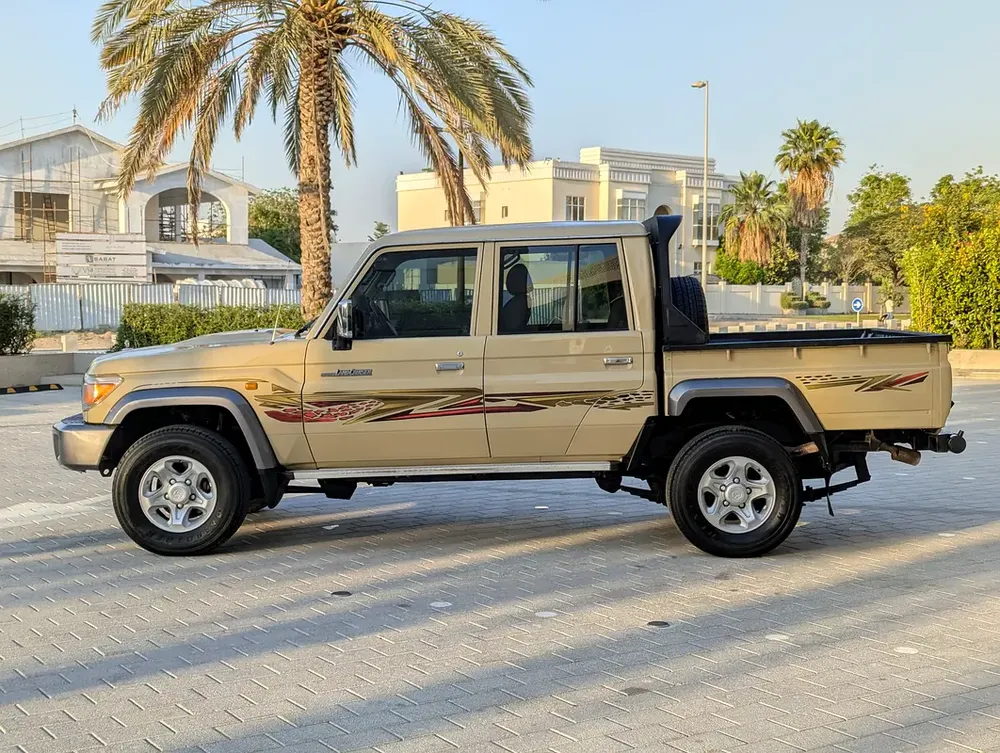 2016 Toyota Land Cruiser 70 Series LC 79 LX - DIESEL - GCC Specs - Ready for Adventure! - Image 17