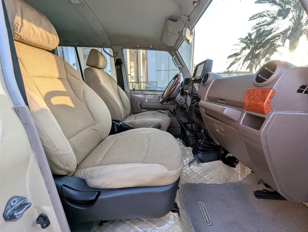 2016 Toyota Land Cruiser 70 Series LC 79 LX - DIESEL - GCC Specs - Ready for Adventure! - Image 4