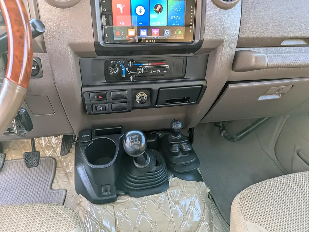 2016 Toyota Land Cruiser 70 Series LC 79 LX - DIESEL - GCC Specs - Ready for Adventure! - Image 5