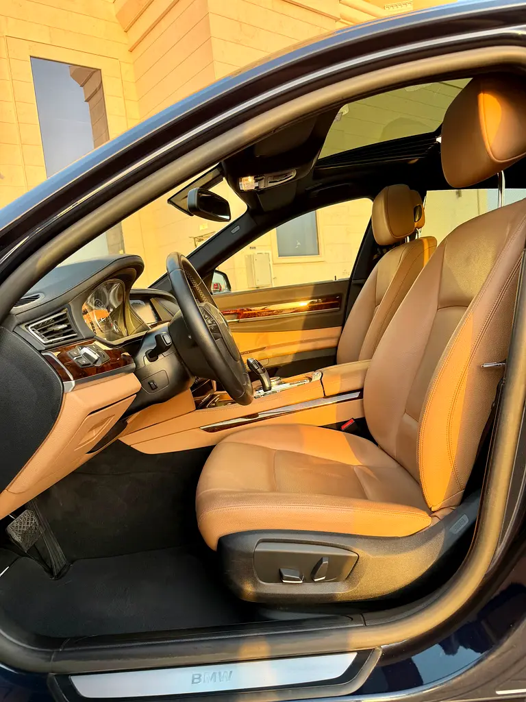 BMW 730 LI خليجي صبغ وكاله 97000 كم 2015 - Image 11