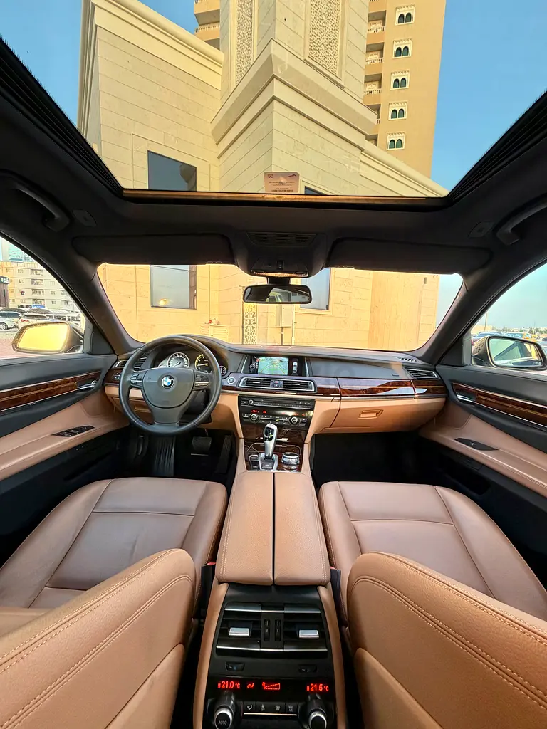 BMW 730 LI خليجي صبغ وكاله 97000 كم 2015 - Image 15