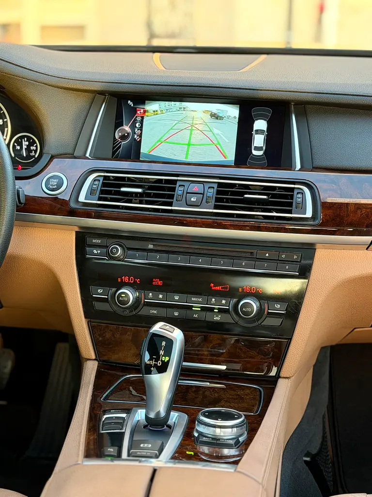 BMW 730 LI خليجي صبغ وكاله 97000 كم 2015 - Image 18