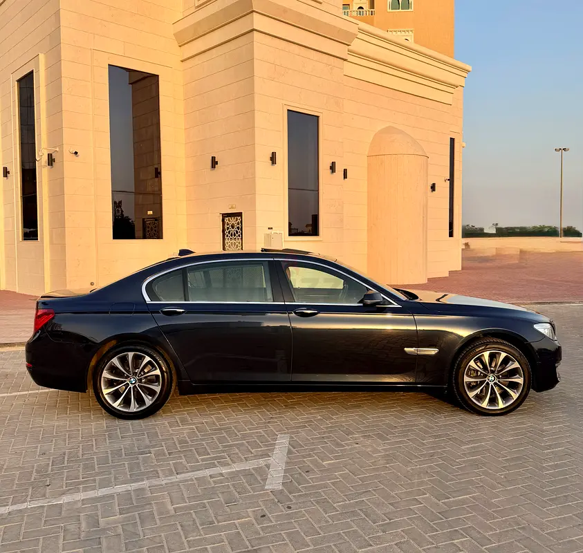 BMW 730 LI خليجي صبغ وكاله 97000 كم 2015 - Image 8