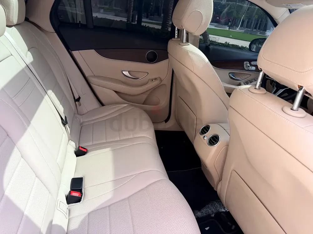 2022 Mercedes-Benz GLC 300 4MATIC | Pristine Condition | American Specs - Image 9