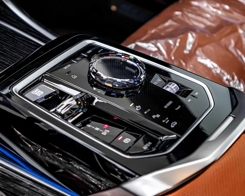 BMW 740LI - EXCLUSIVE M SPORT PACKAGE - 2024 - GCC - EXCELLENT CONDITION - Image 14
