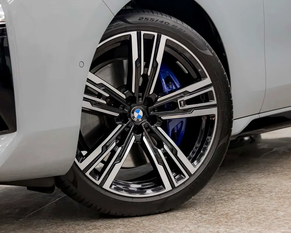 BMW 740LI - EXCLUSIVE M SPORT PACKAGE - 2024 - GCC - EXCELLENT CONDITION - Image 20