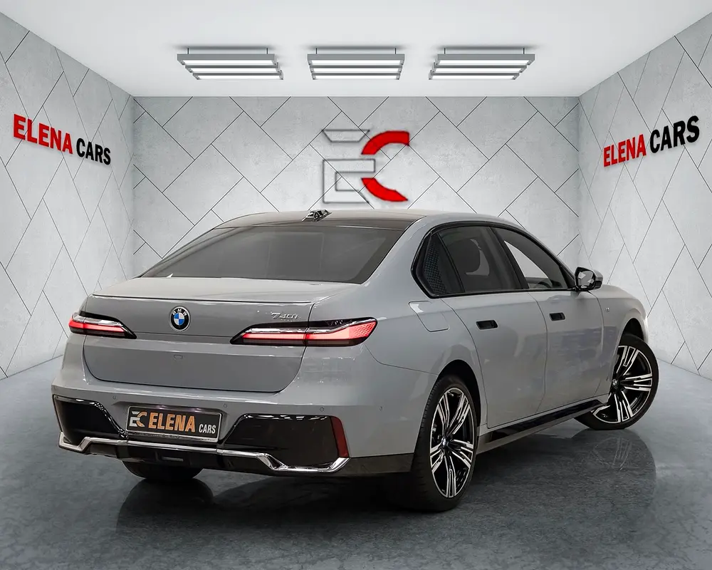 BMW 740LI - EXCLUSIVE M SPORT PACKAGE - 2024 - GCC - EXCELLENT CONDITION - Image 4