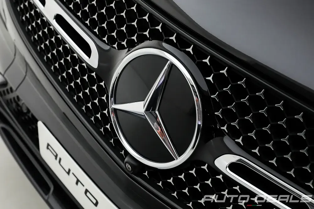 2024 Mercedes-Benz GLC 300 4MATIC | Very Low Mileage | Best in Class | Pristine Condition | 2.0L i4 - Image 7
