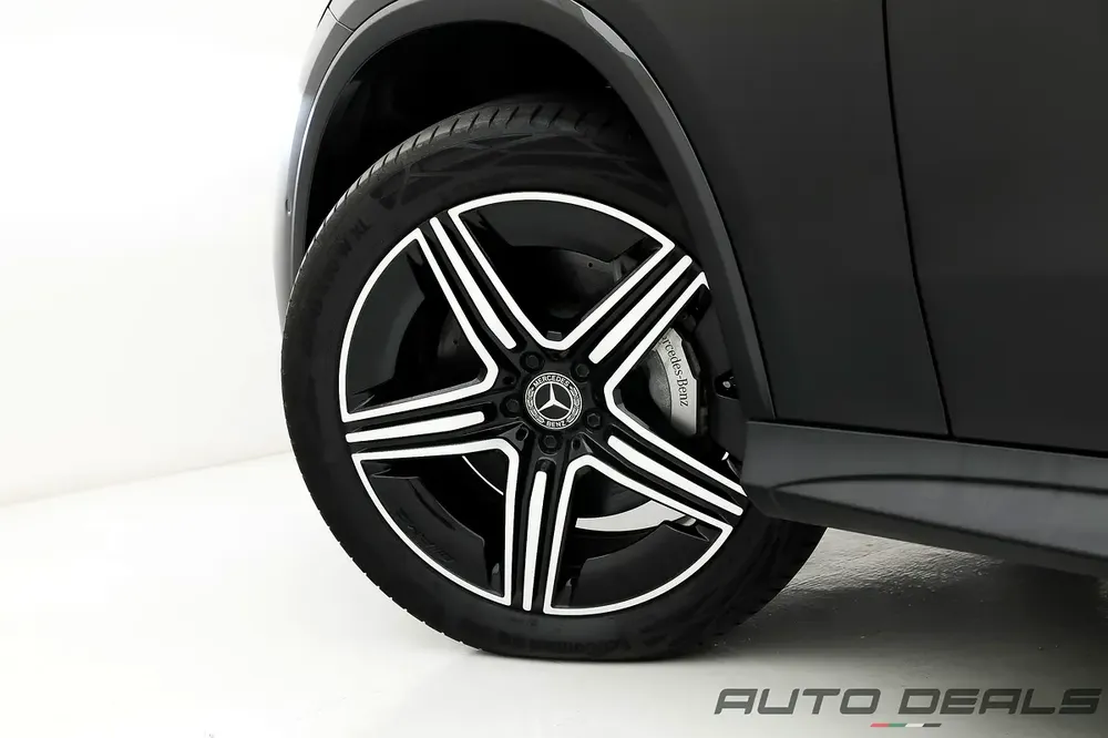 2024 Mercedes-Benz GLC 300 4MATIC | Very Low Mileage | Best in Class | Pristine Condition | 2.0L i4 - Image 9
