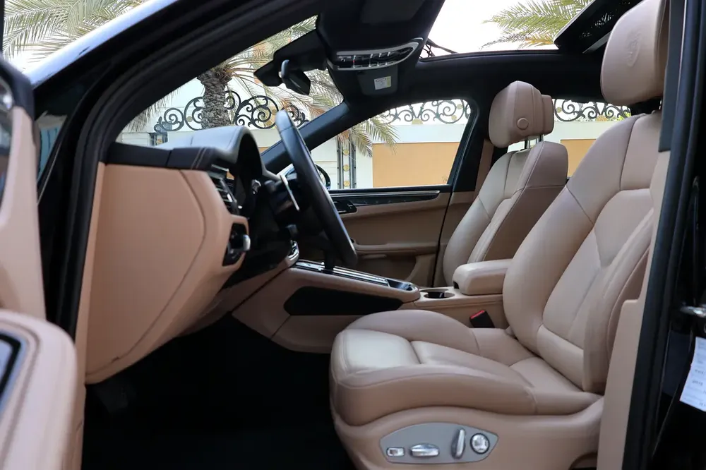 2024 Porsche Macan-46000KM - GCC Specs -UNDER WARRANTY  SERVICE- Brand New - Image 10