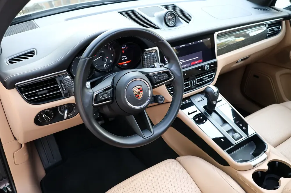 2024 Porsche Macan-46000KM - GCC Specs -UNDER WARRANTY  SERVICE- Brand New - Image 11